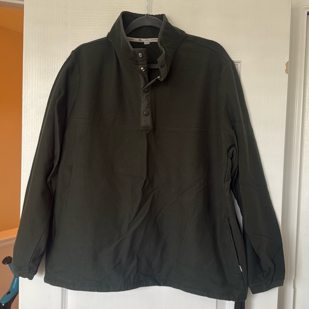Free Assembly Pullover